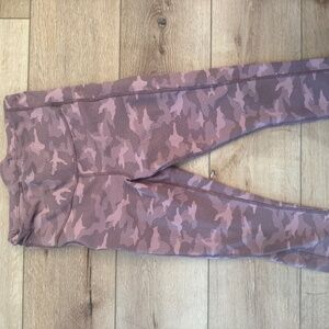 Athleta Small Ultimate Stash 3/4 Leggings
